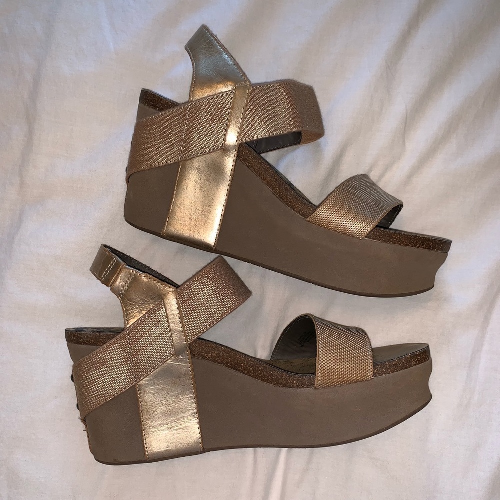 NWOT OTBT Bushnell Sandals